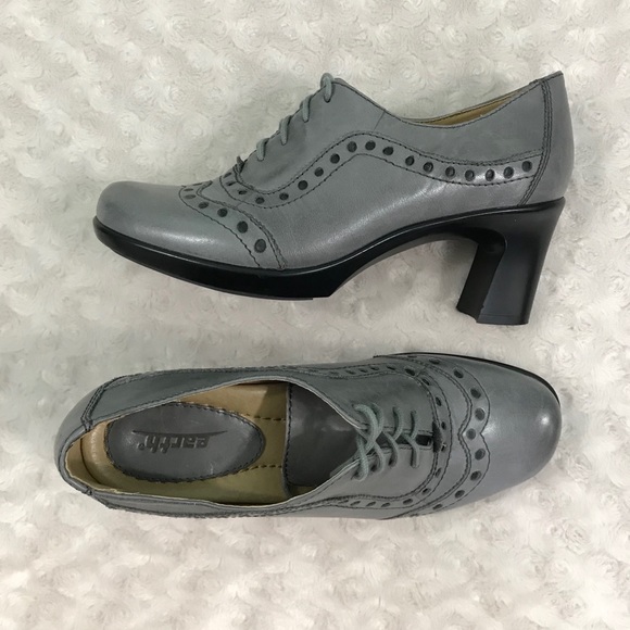 Earth Shoes - Earth Shoes 7B Periwinkle Lace Up Heels Booties
